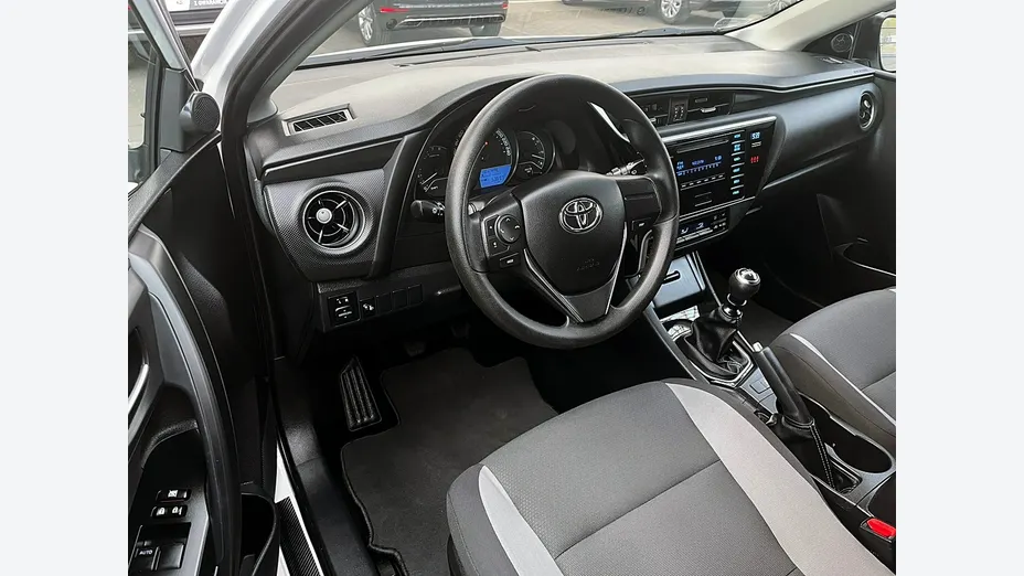 TOYOTA Auris -