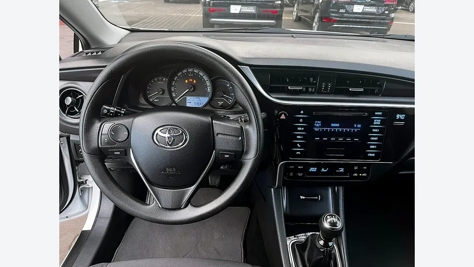 TOYOTA Auris -