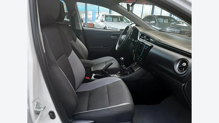 TOYOTA Auris -