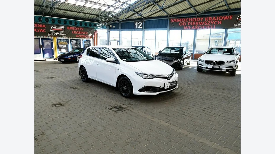 TOYOTA Auris -