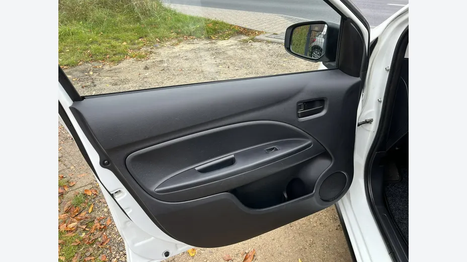 MITSUBISHI Space Star -