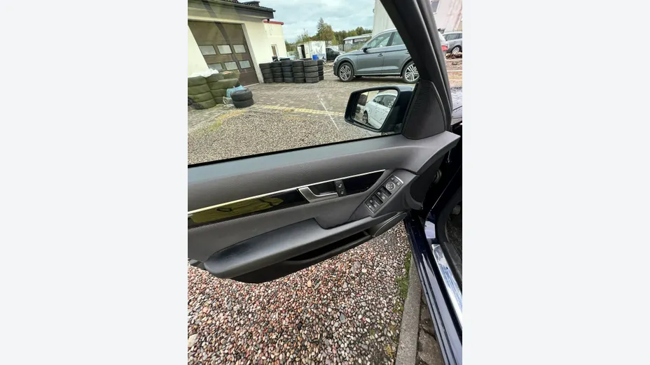 MERCEDES-BENZ C Klasa -