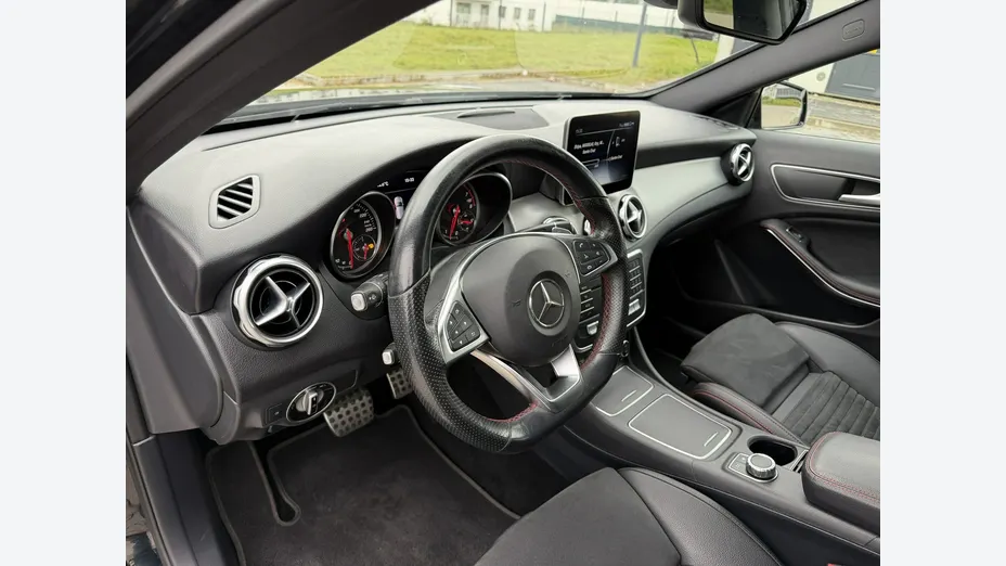MERCEDES-BENZ GLA -