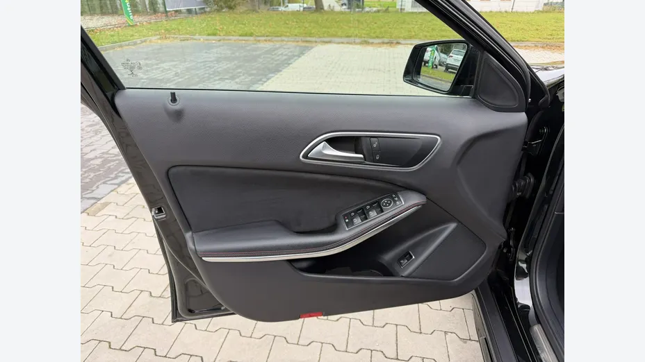 MERCEDES-BENZ GLA -