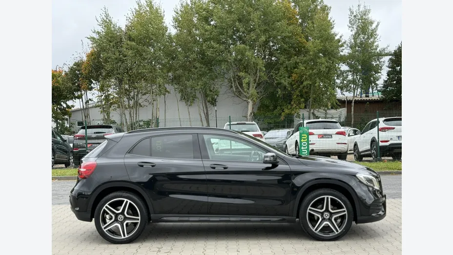 MERCEDES-BENZ GLA -