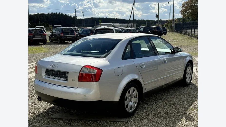 AUDI A4 -