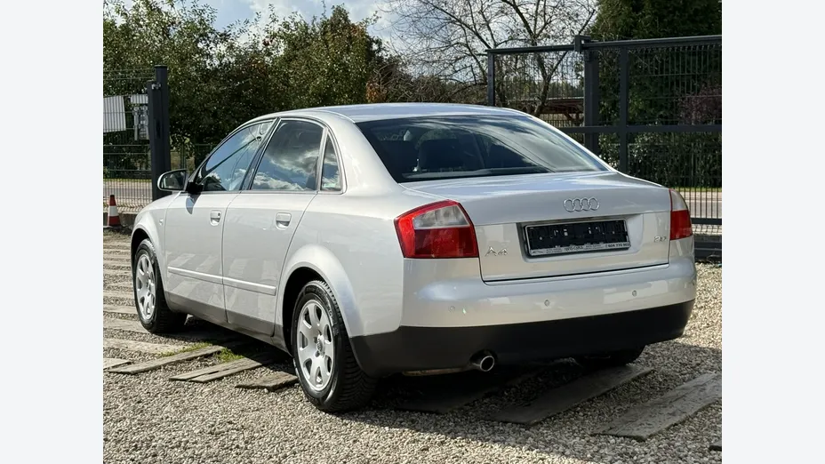 AUDI A4 -