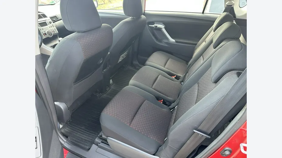 TOYOTA Verso -