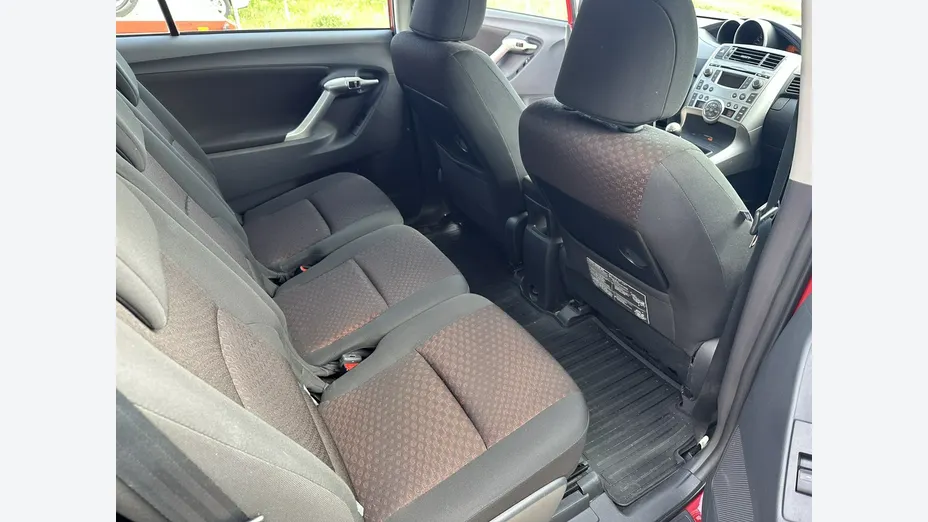 TOYOTA Verso -