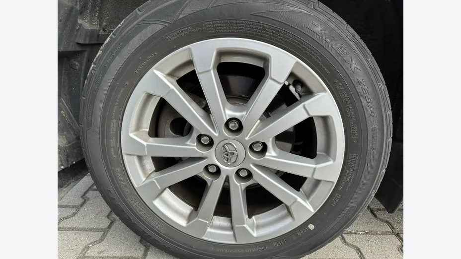 TOYOTA Verso -