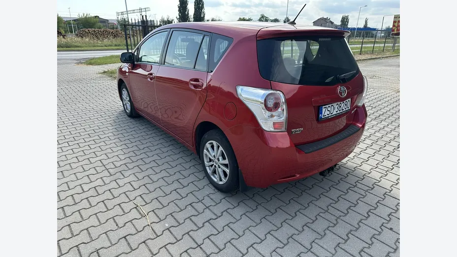 TOYOTA Verso -