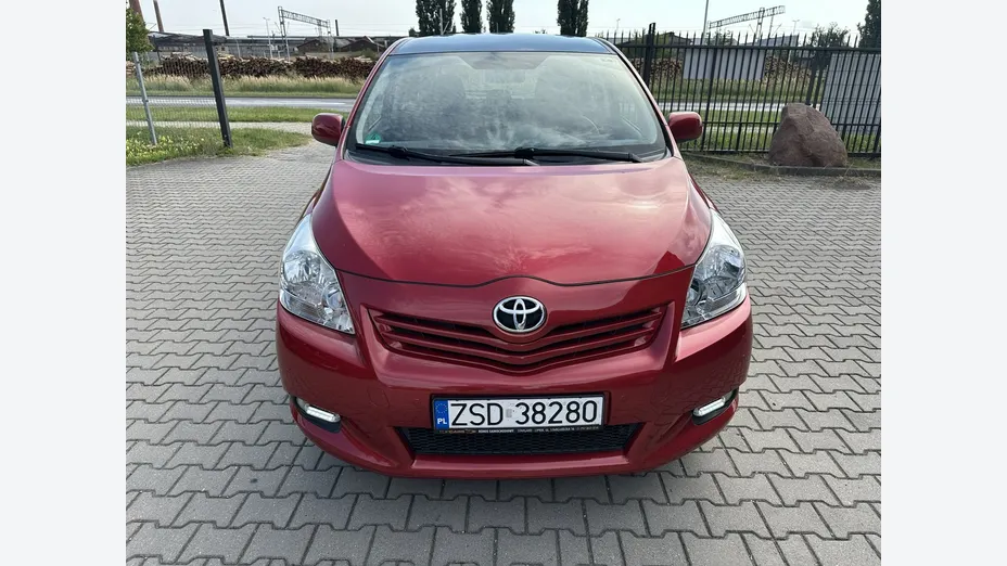 TOYOTA Verso -