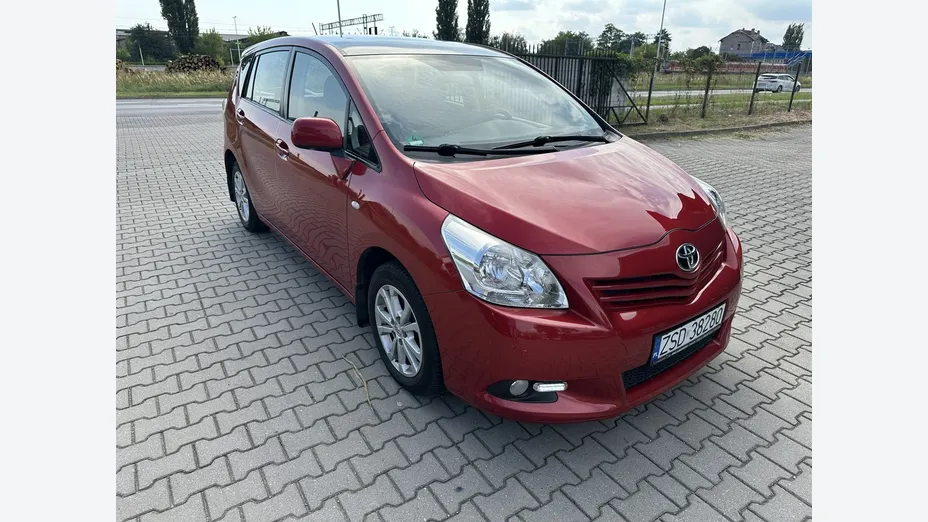 TOYOTA Verso -