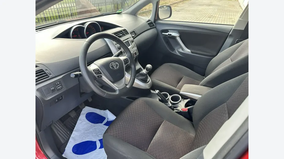 TOYOTA Verso -