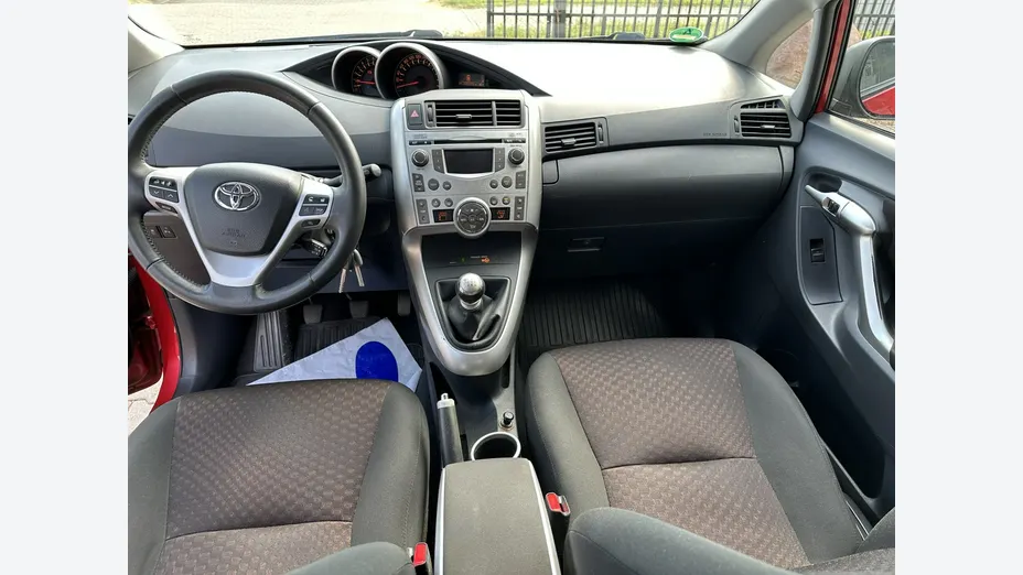 TOYOTA Verso -