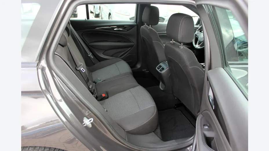 OPEL Insignia -
