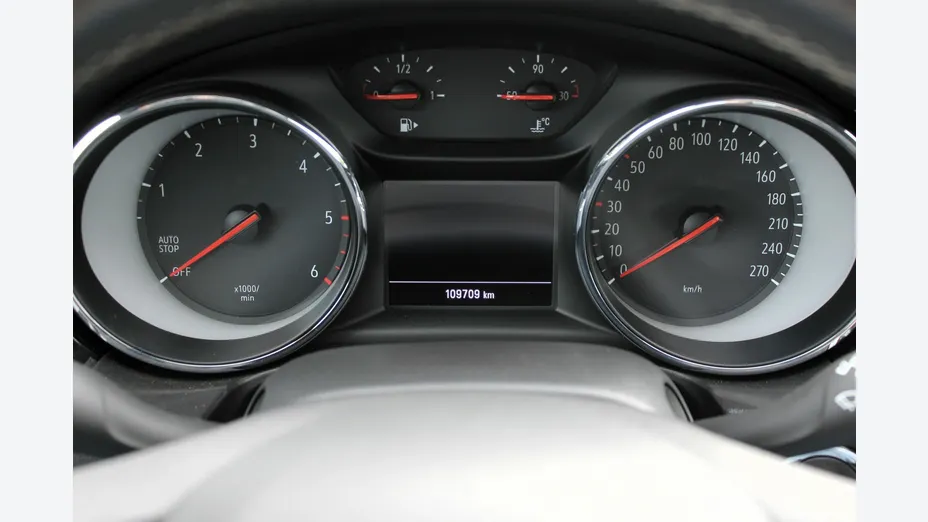 OPEL Insignia -