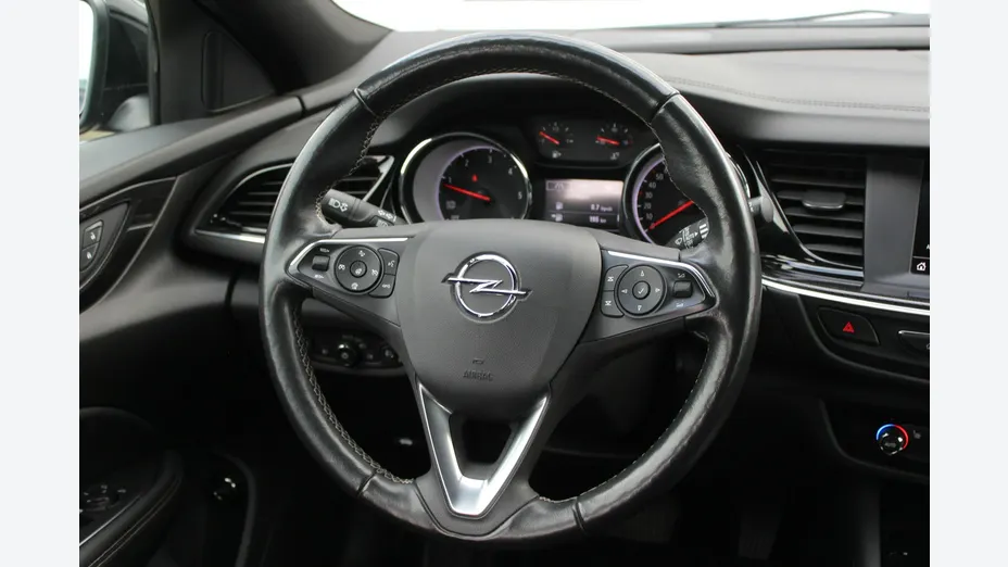 OPEL Insignia -