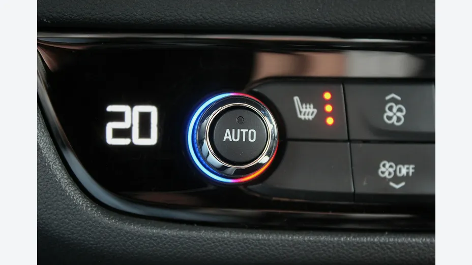 OPEL Insignia -