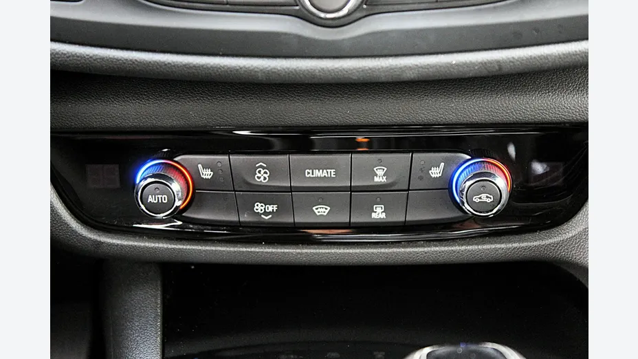 OPEL Insignia -