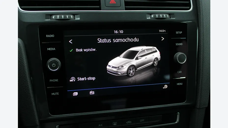 VOLKSWAGEN Golf -