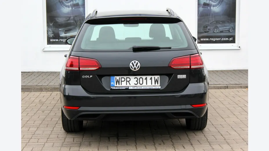 VOLKSWAGEN Golf -