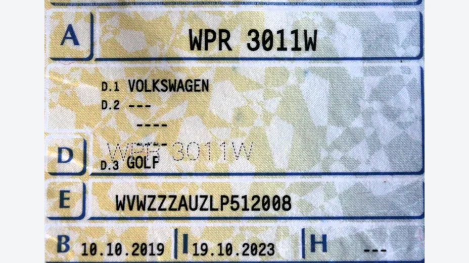 VOLKSWAGEN Golf -