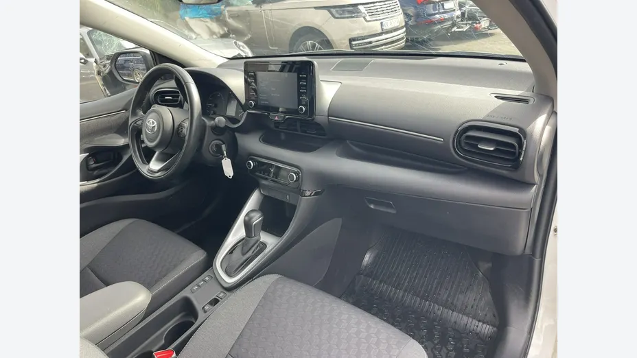 TOYOTA Yaris -