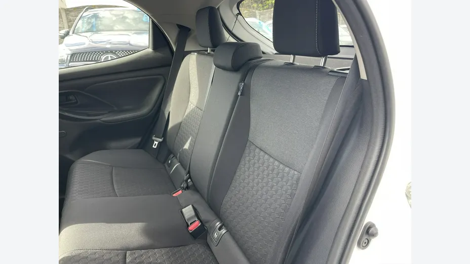 TOYOTA Yaris -