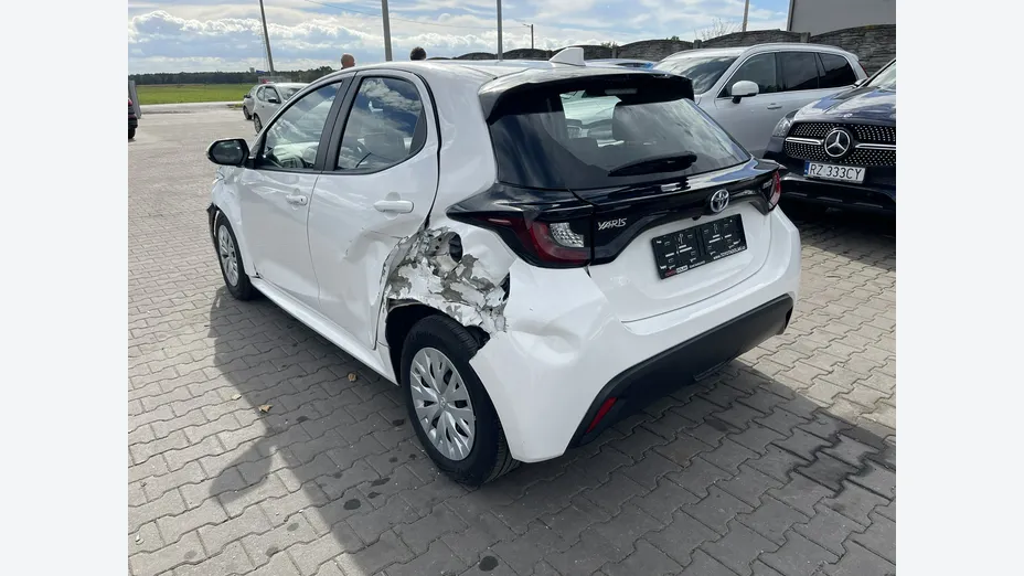 TOYOTA Yaris -