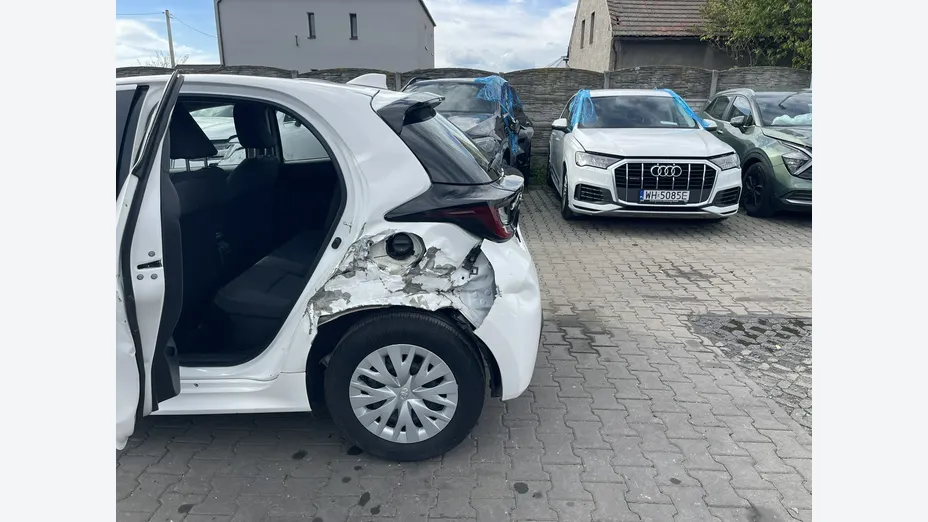 TOYOTA Yaris -