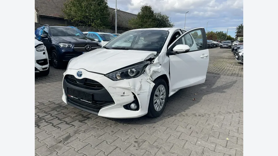 TOYOTA Yaris -