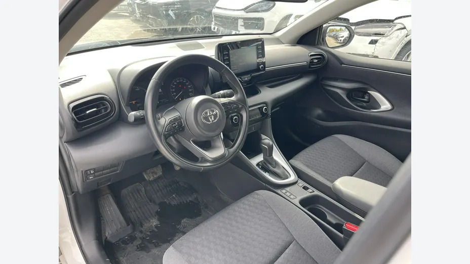 TOYOTA Yaris -