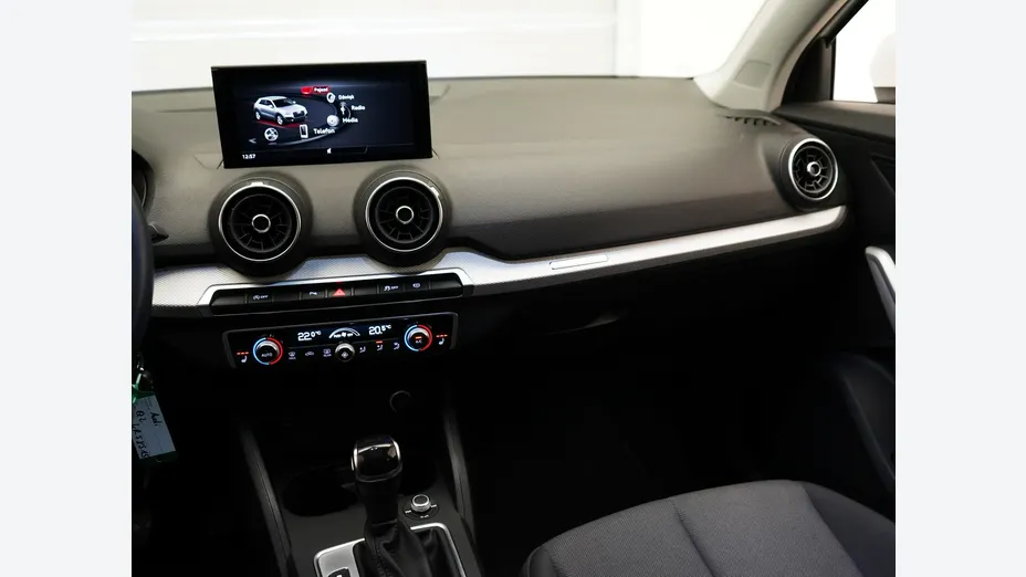 AUDI Q2 -