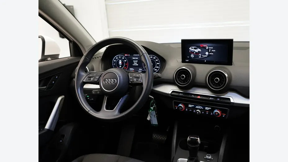 AUDI Q2 -