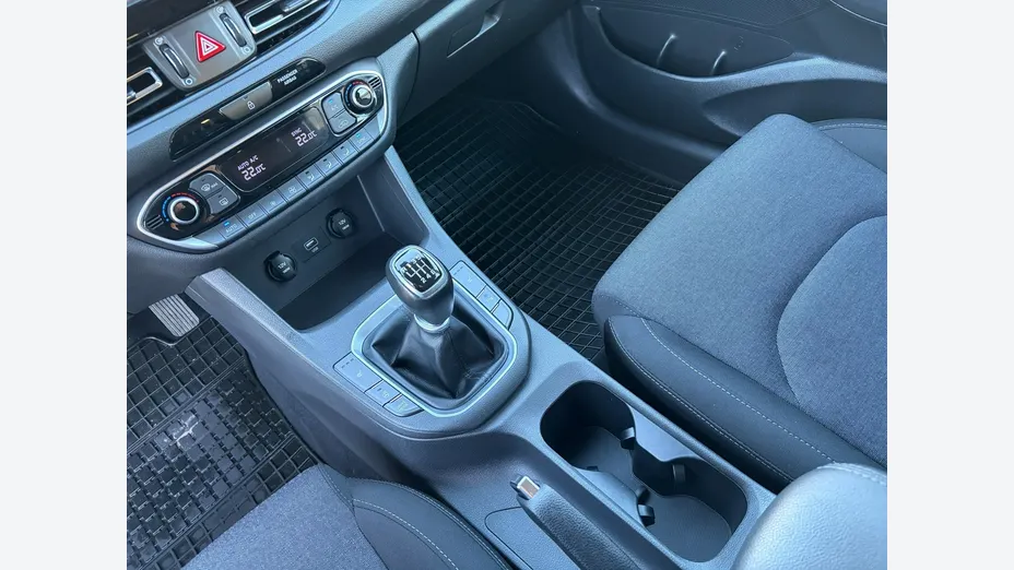 HYUNDAI i30 -