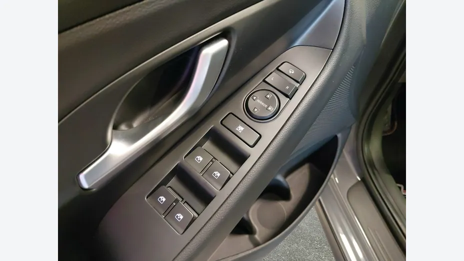 HYUNDAI i30 -