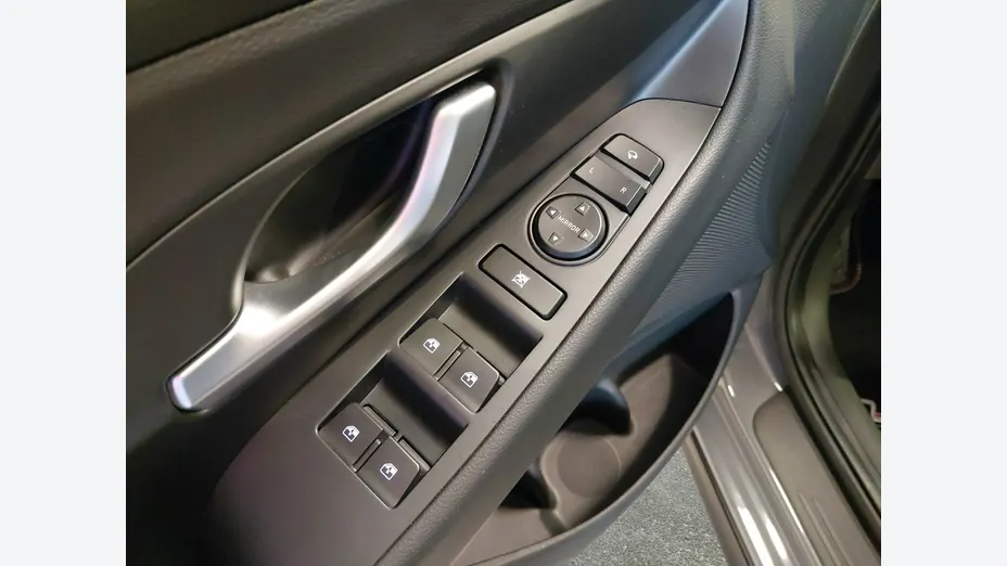 HYUNDAI i30 -