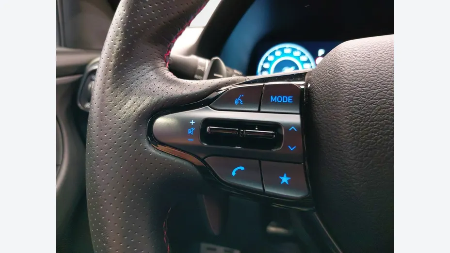 HYUNDAI i30 -