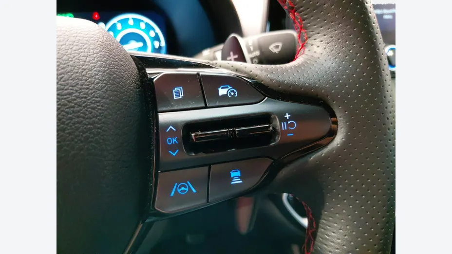HYUNDAI i30 -