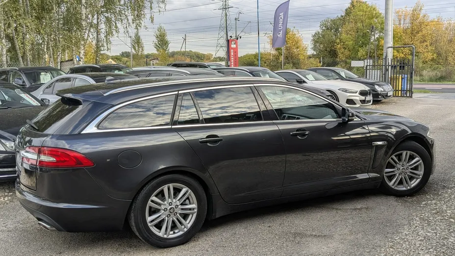 JAGUAR XF -
