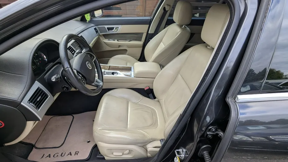 JAGUAR XF -