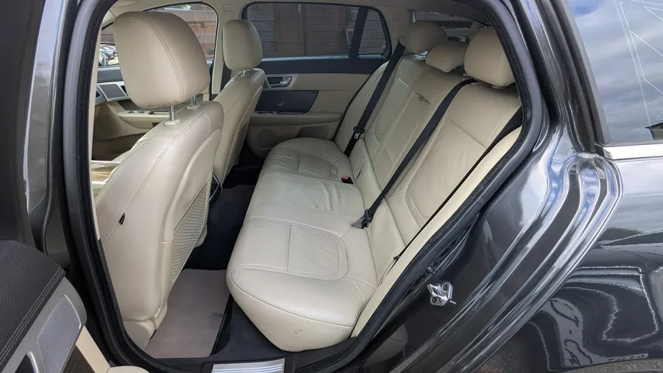 JAGUAR XF -