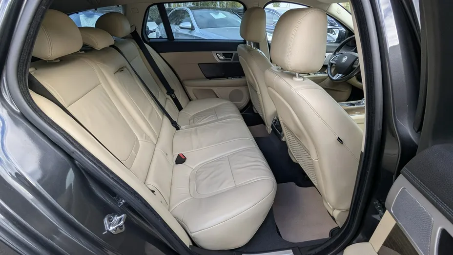 JAGUAR XF -
