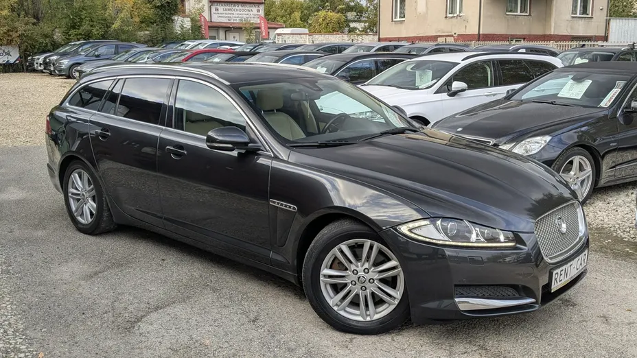 JAGUAR XF -