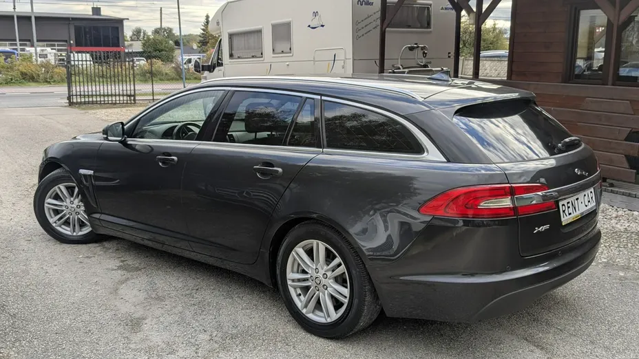 JAGUAR XF -