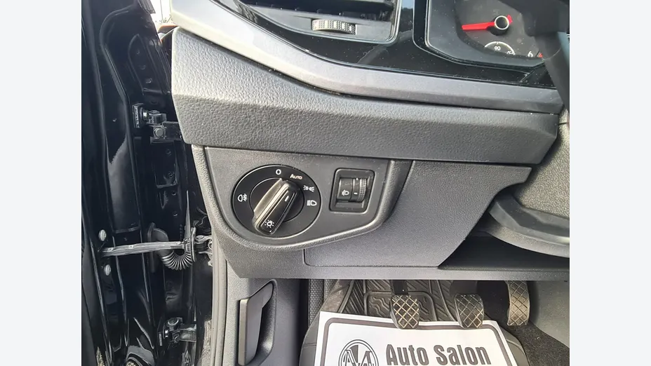 VOLKSWAGEN Polo -