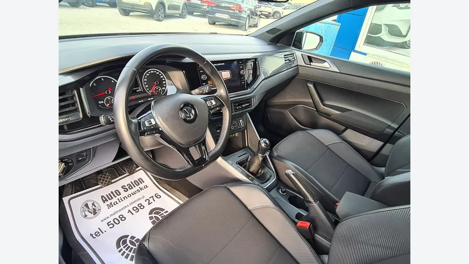 VOLKSWAGEN Polo -