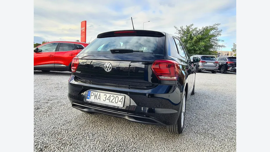 VOLKSWAGEN Polo -