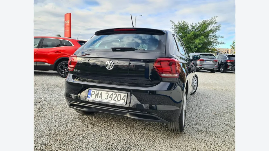 VOLKSWAGEN Polo -